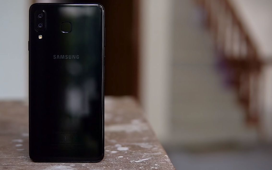 Bituin ng Samsung Galaxy A8 - mga kalamangan at kahinaan