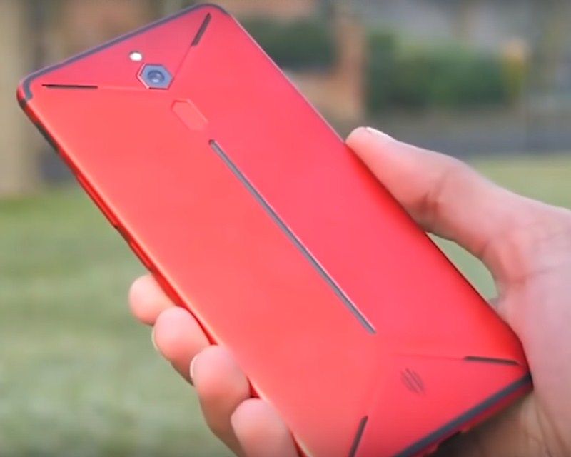 ZTE nubia Red Magic 3 smartphone - mga pakinabang at kawalan