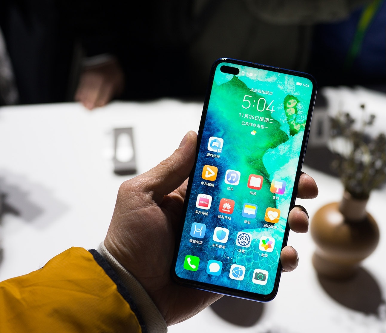 Suriin ang smartphone Honor V30 Pro na may pangunahing mga katangian